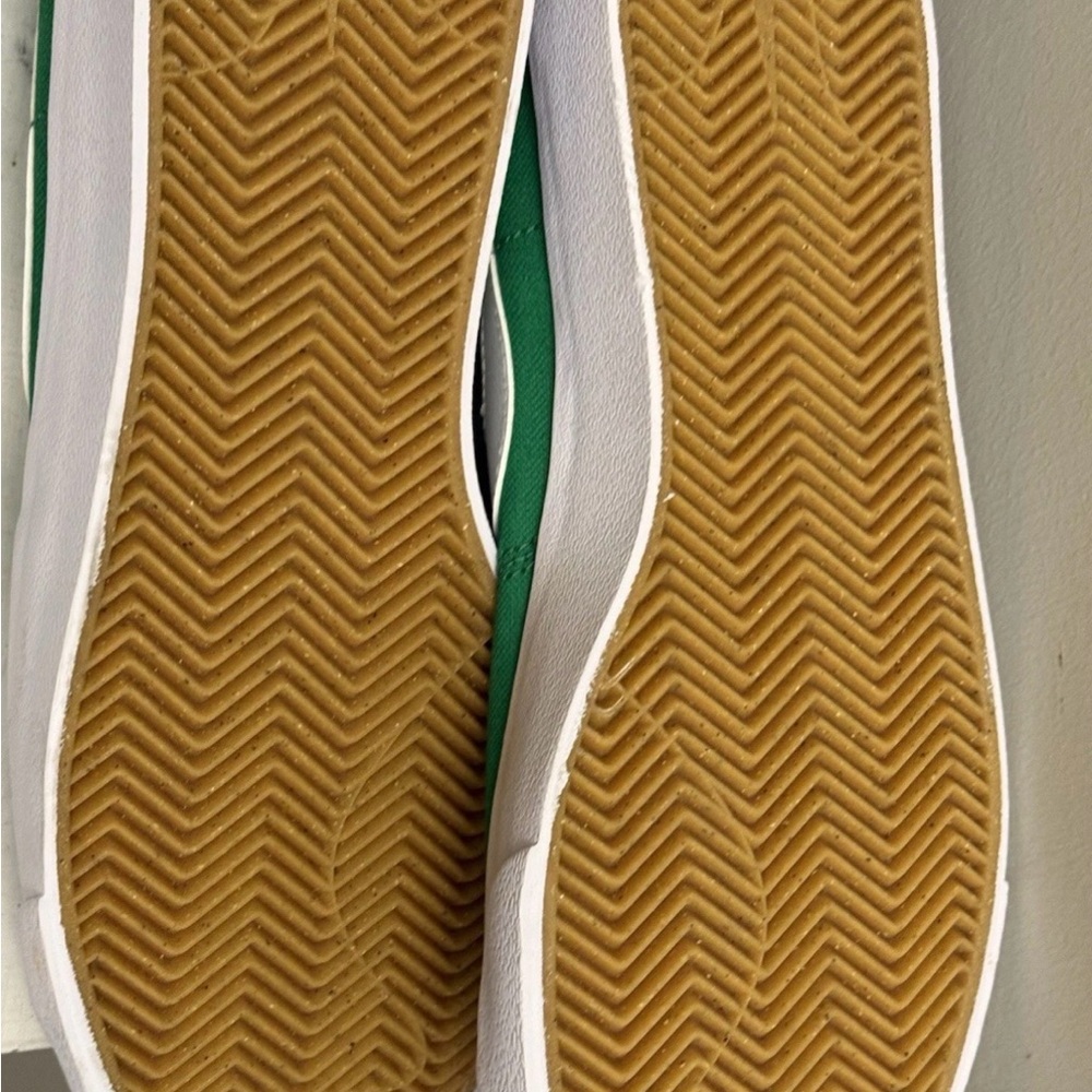 Nike SB Blazer Court Green White Shoes CV1658-301 BLZR Size 10.5 US Mens NEW - Picture 3 of 3